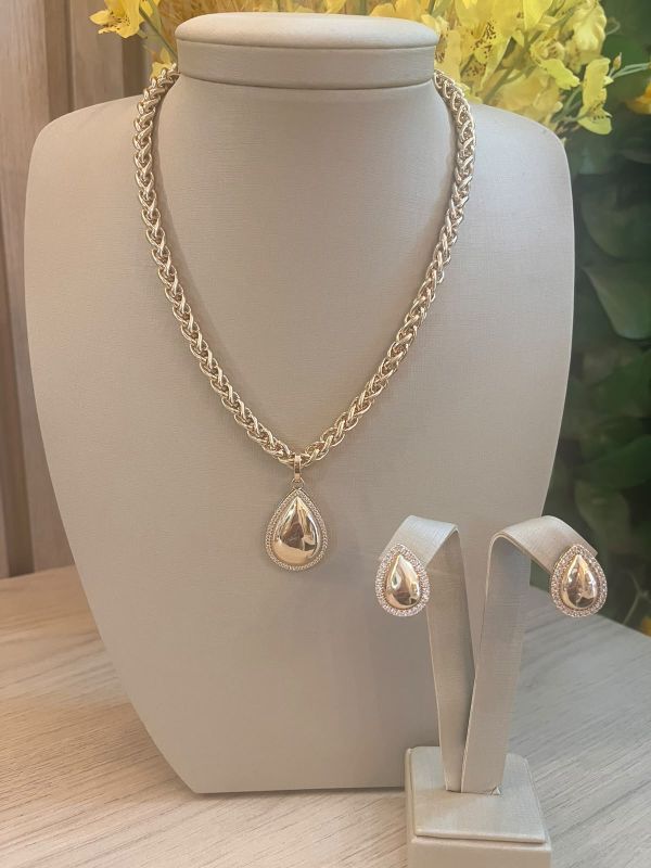 CONJUNTO GOTA GRANDE COM CRAVEJADO