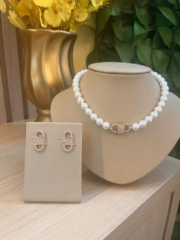 CONJUNTO PEROLA COM CADEADO CRAVEJADO