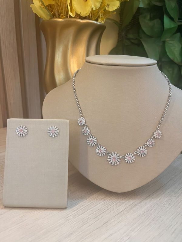 CONJUNTO FLOR CRAVEJADA