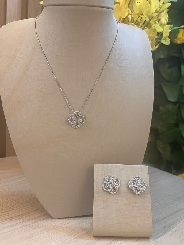 CONJUNTO VAN CLEFF COM NAVARRETE