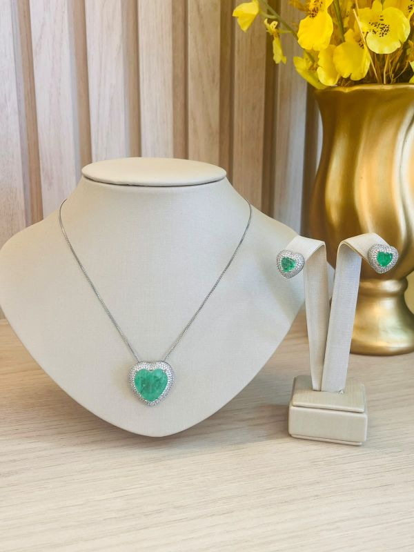 CONJUNTO DE CORAÇÃO E CRAVEJADO