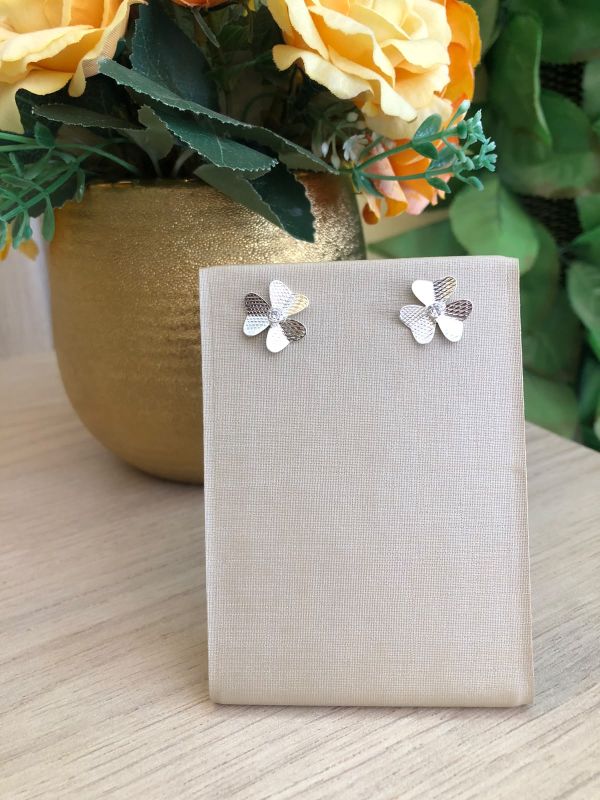 BRINCO FLOR TRÊS PETALAS