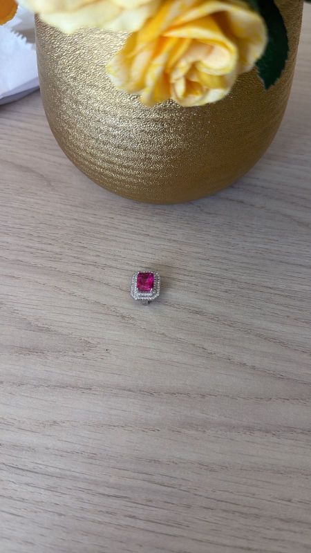 CHARME RETANGULAR CRAVEJADO COM ZIRCONIA