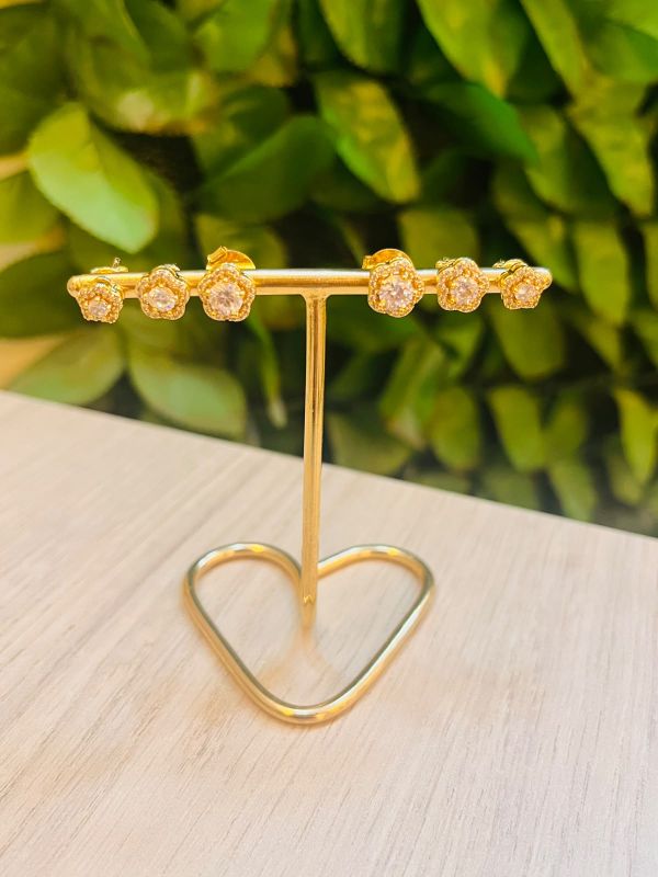 BRINCO TRIO FLOR CRAVEJADA COM ZIRCONIA