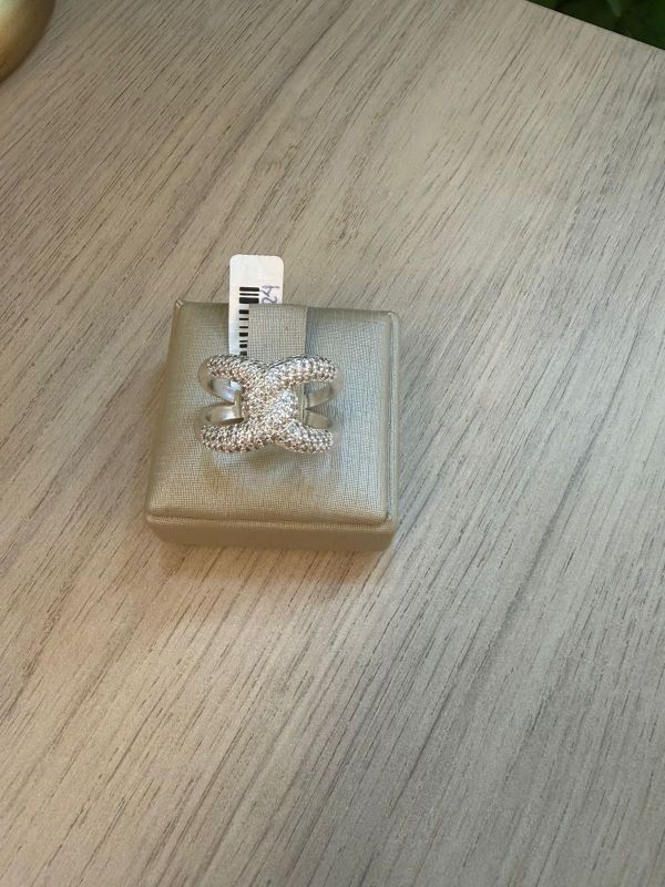 ANEL ENTRELAÇADO CRAVEJADO ELEGANTE
