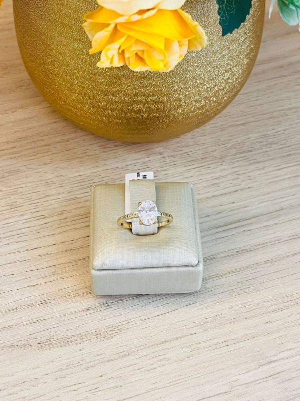 ANEL COM PEDRA E ZIRCONIA