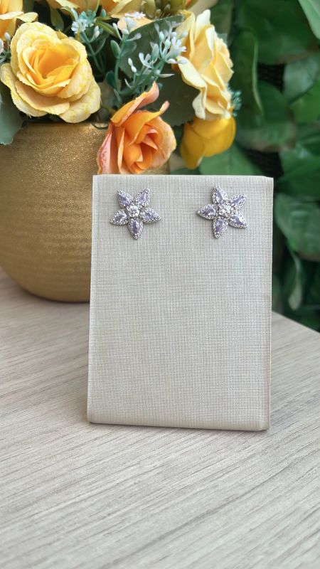 BRINCO FLOR 5 PETALAS CRAVEJADA LILAS