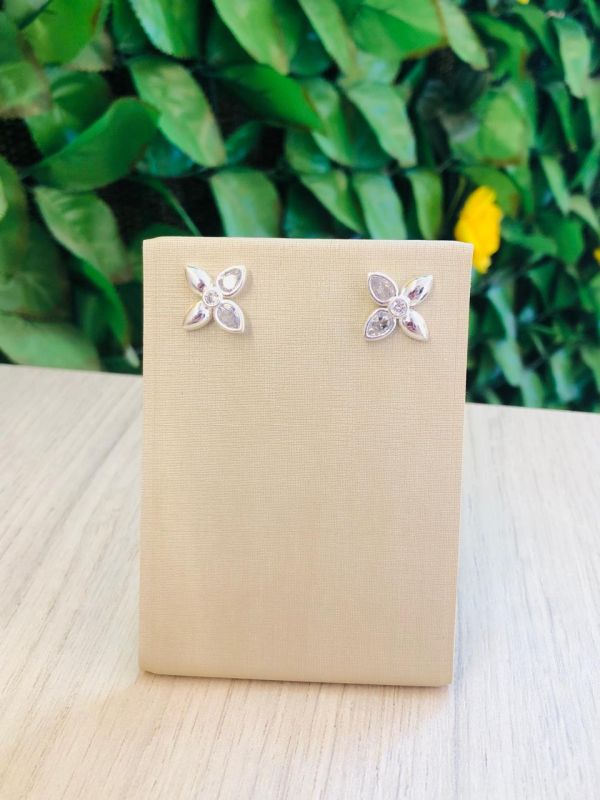 BRINCO FLOR COM DUAS PETALAS DE CRISTAIS