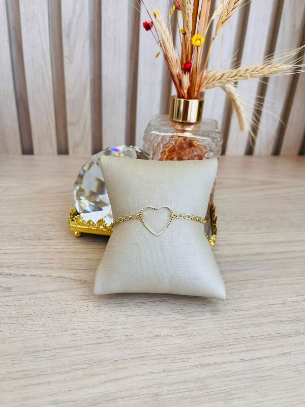 PULSEIRA COM CORAÇÃO VAZADO RISCADO