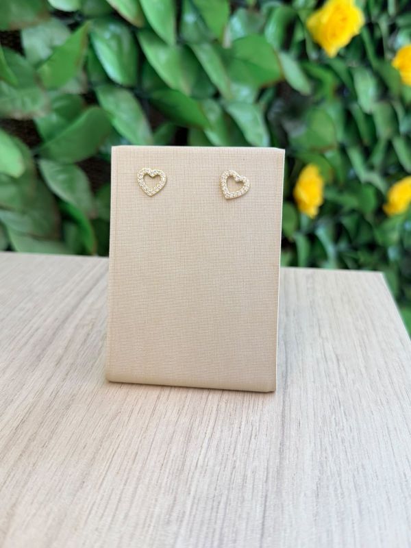 BRINCO CORAÇÃO VAZADO CRAVEJADO