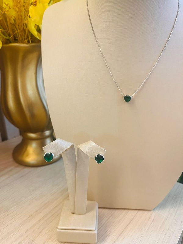 CONJUNTO COLAR E BRINCO DE CORAÇÃO PEQUENO