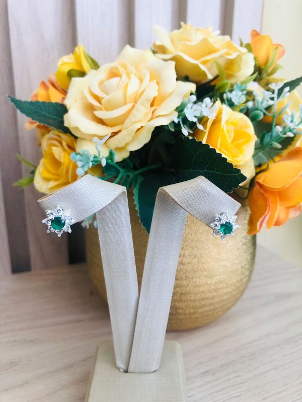 BRINCO FLOR VERDE PEDRA DE ZIRCONIA PRATA