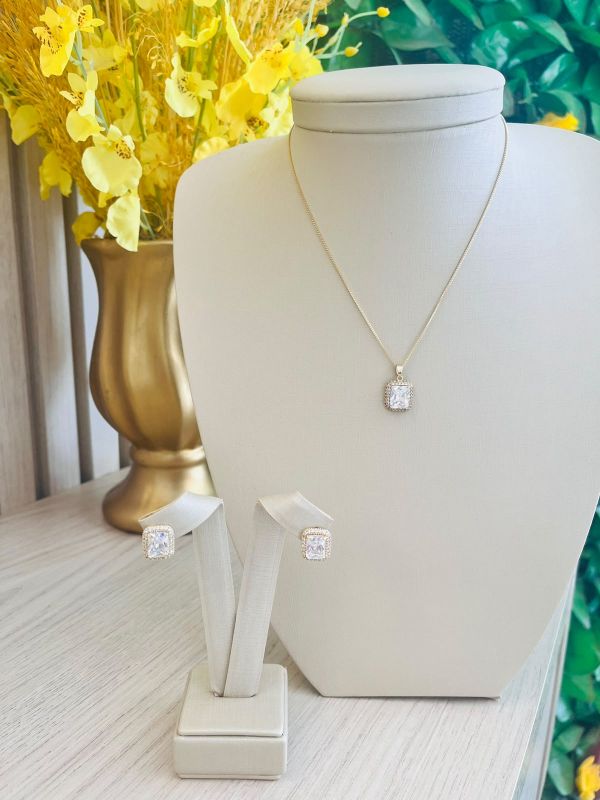 CONJUNTO QUADRADO CRAVEJADO