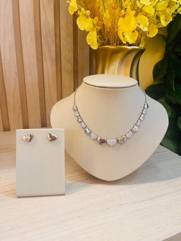 CONJUNTO CORAÇÃO LISO E CRAVEJADO