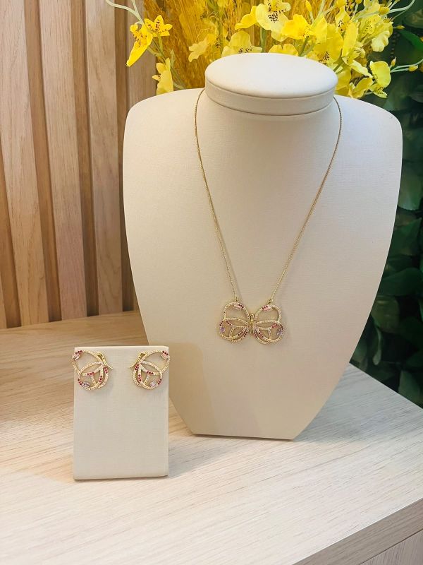 CONJUNTO BORBOLETA GRANDE GRAVEJADO