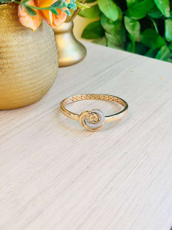 BRACELETE NO COM DETALHE CRAVEJADO
