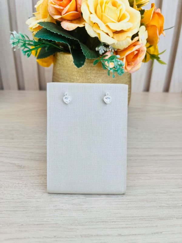 BRINCO CORAÇÃO COM BOLINHA EM CIMA