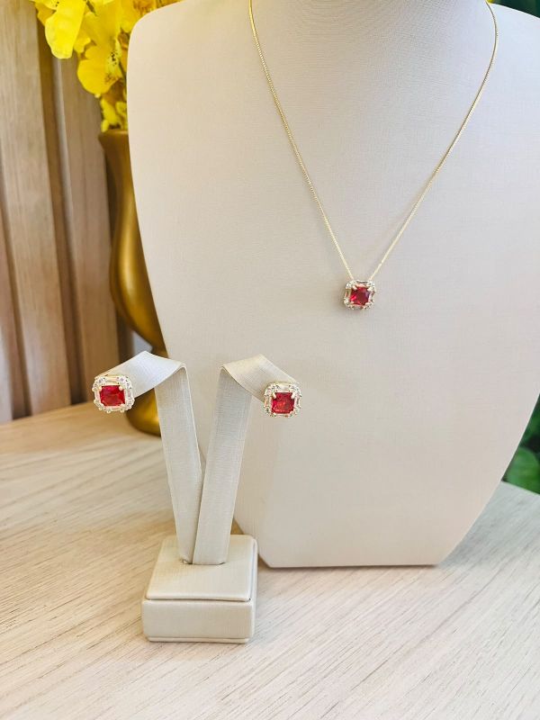 CONJUNTO QUADRADO CAIXA ALTA VERMELHO