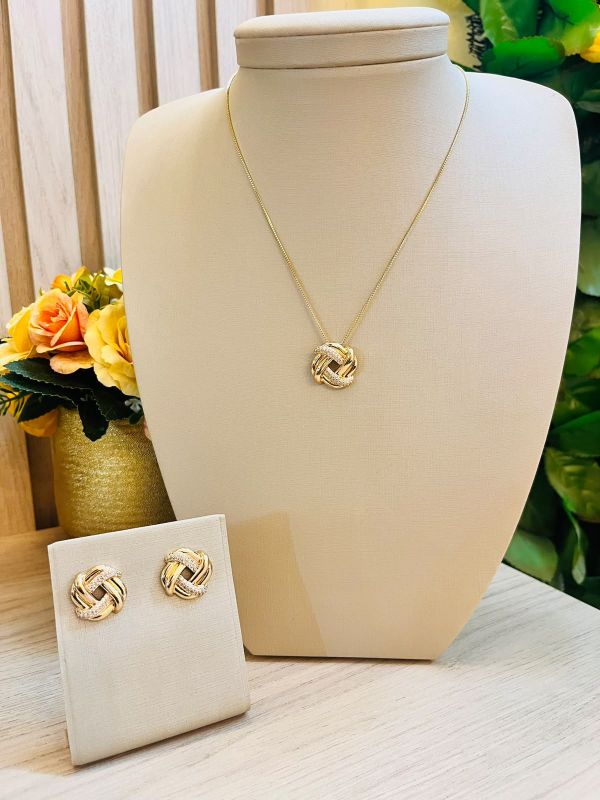 CONJUNTO ENTRELAÇADO CRAVEJADO