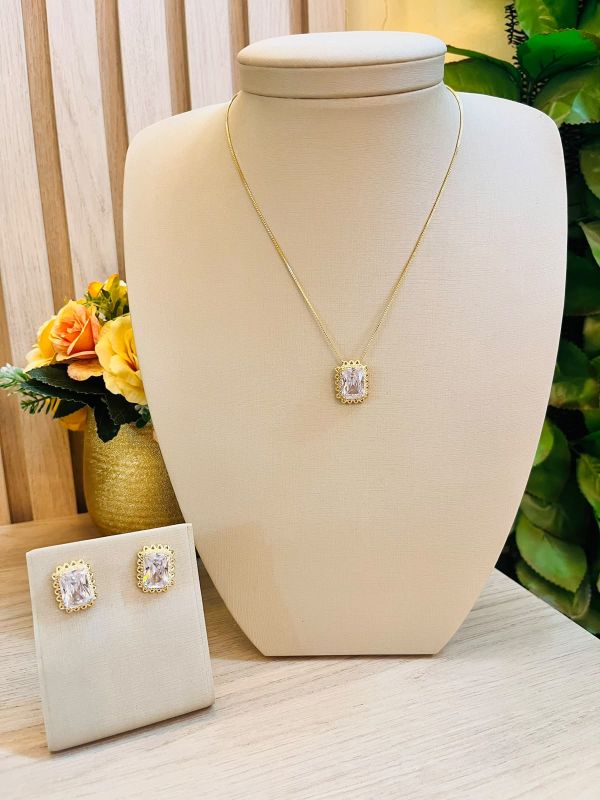 CONJUNTO PEDRA QUADRADA NATURAL CRAVEJADA