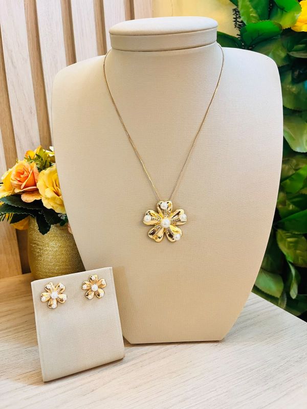 CONJUNTO FLOR PEROLA