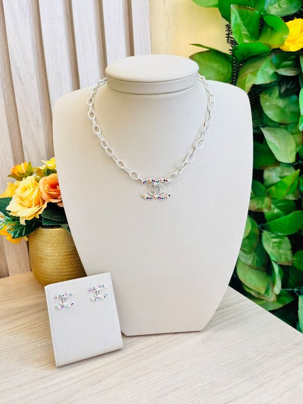 CONJUNTO COLAR E BRINCO CHANEL