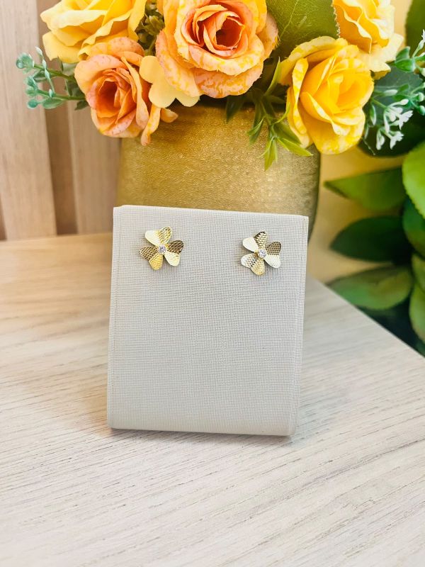 BRINCO FLOR TRÊS PETALAS