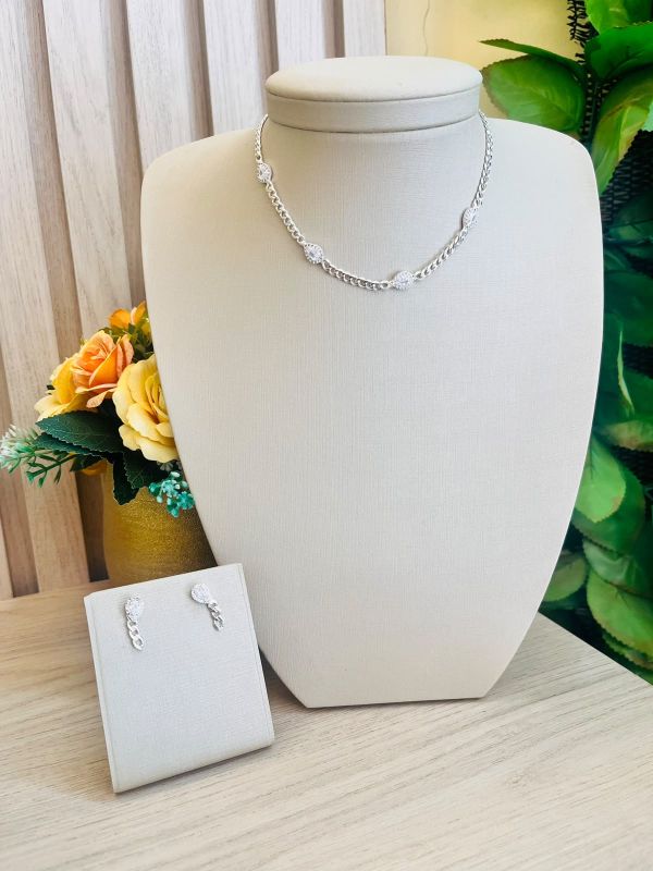 CONJUNTO CORRENTE GOTINHA CRAVEJADA