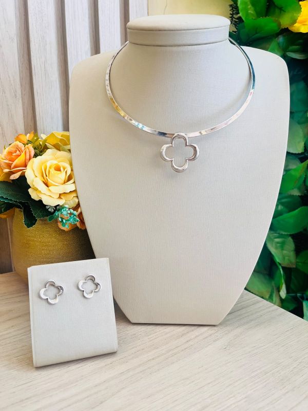CONJUNTO COLAR RIGIDO GARGANTILHA