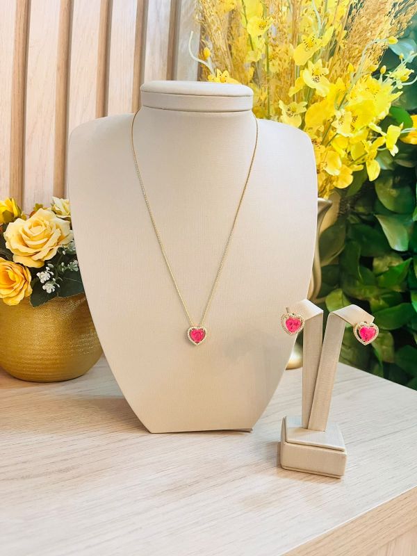 CONJUNTO CORAÇÃO COM CRAVEJADO ROSA