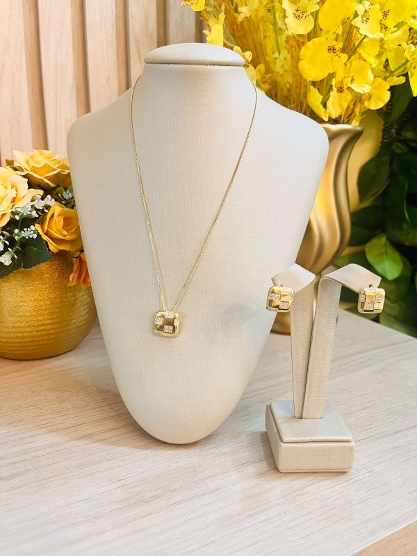 CONJUNTO QUADRADO CRAVEJADO