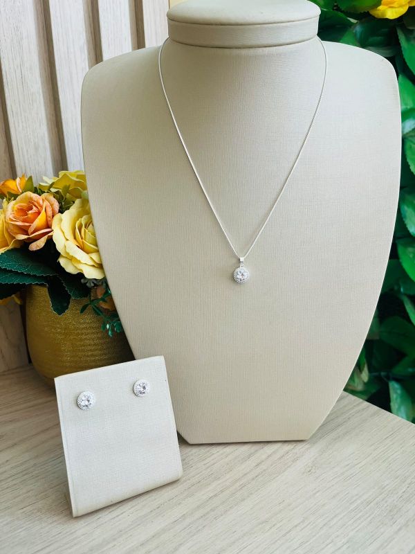 CONJUNTO REDONDO CRAVEJADO