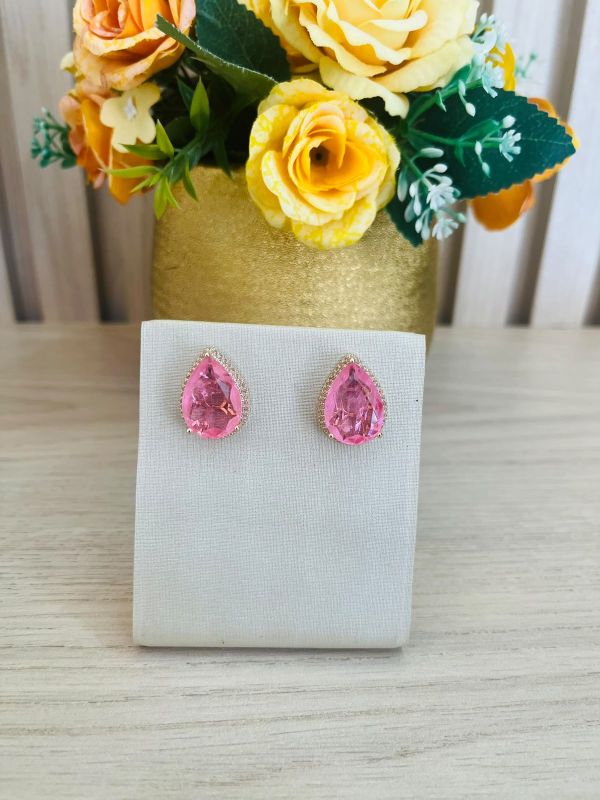 BRINCO DE GOTA COM PEDRA ROSA