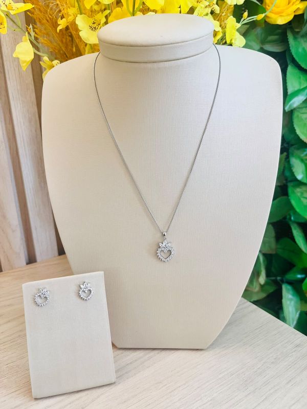 CONJUNTO CORAÇÃO CRAVEJADO VAZADO