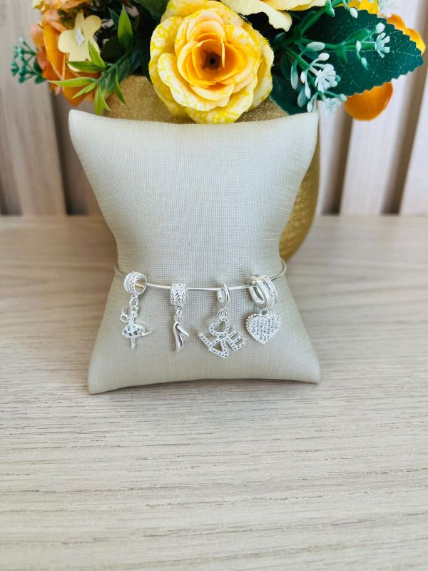PULSEIRA RIGIDA COM PINGENTE