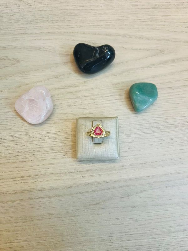 ANEL PEDRA TRIANGULO PEDRA ROSA