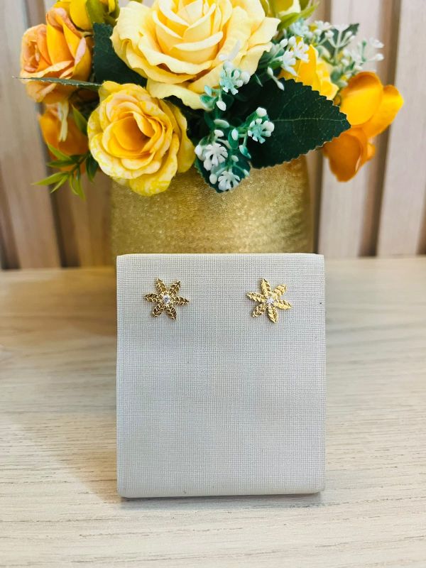 BRINCO DE FLOR COM TEXTURA MEDIO