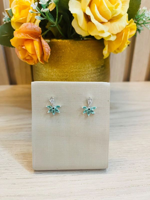 BRINCO MEIA FLOR DE CRISTAL
