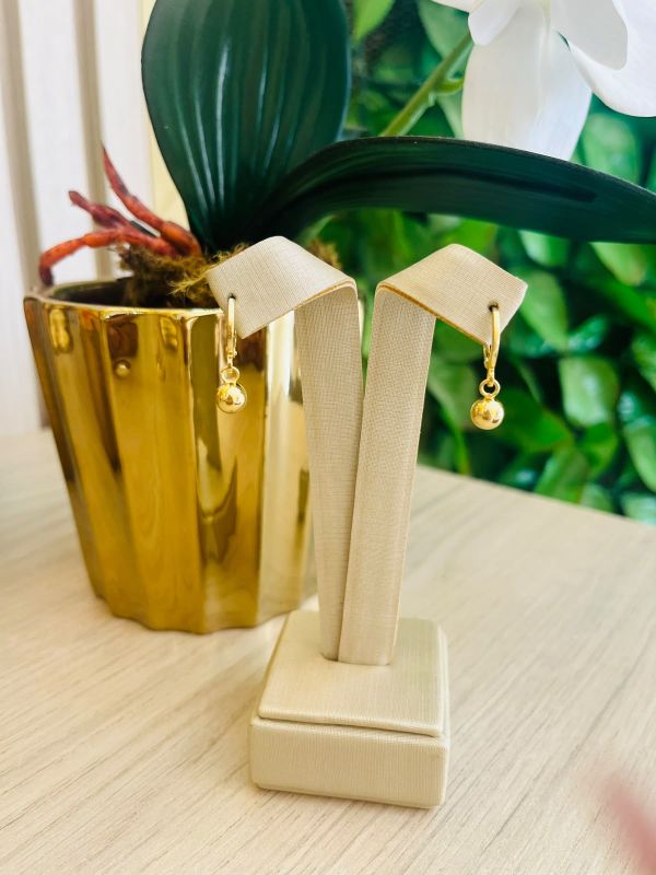 BRINCO ARGOLINHA COM BOLINHA PENDURADA