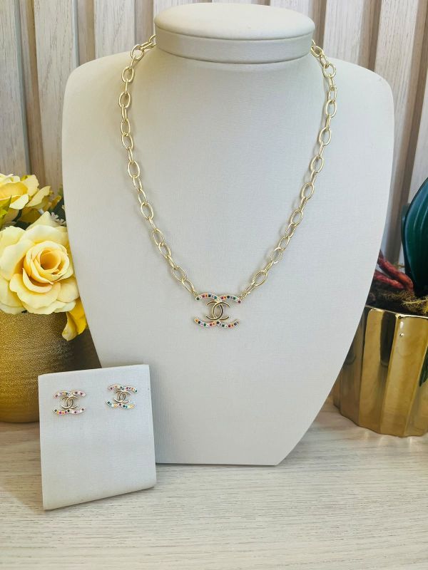 CONJUNTO COLAR E BRINCO CHANEL
