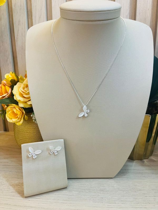 CONJUNTO COLAR E BRINCO BORBOLETA