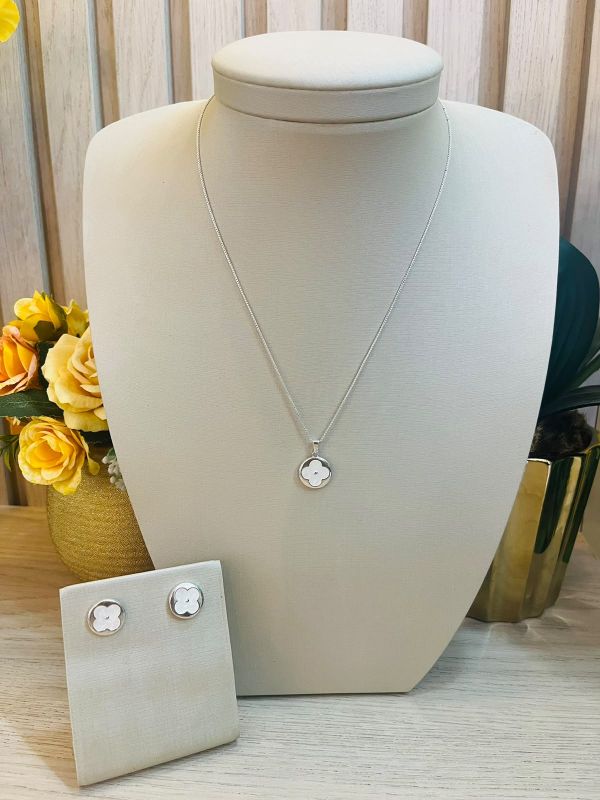 CONJUNTO DE TREVO PEDRA BRANCA