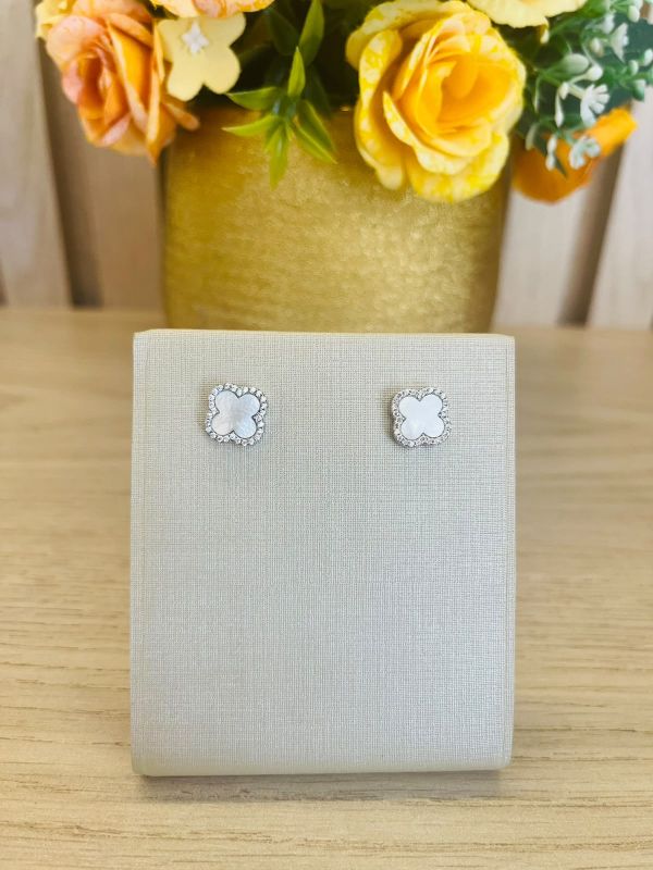 BRINCO PRATA FLOR COM ZIRCÔNIAS