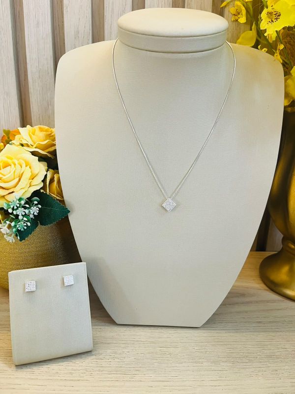 CONJUNTO QUADRADO CRAVEJADO