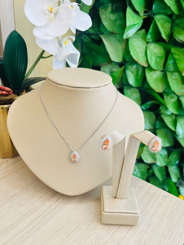 CONJUNTO GOTA CRAVEJADA