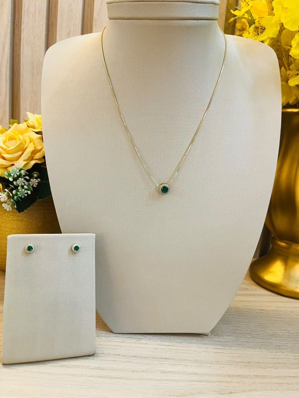 CONJUNTO REDONDO DELICADO E CRAVEJADO VERDE