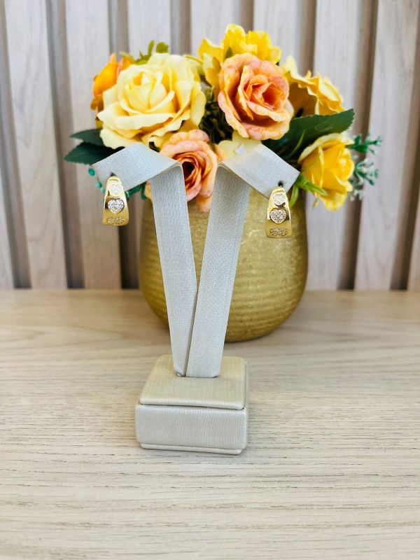 BRINCO DE ARGOLA CORAÇÃO CRAVEJADO