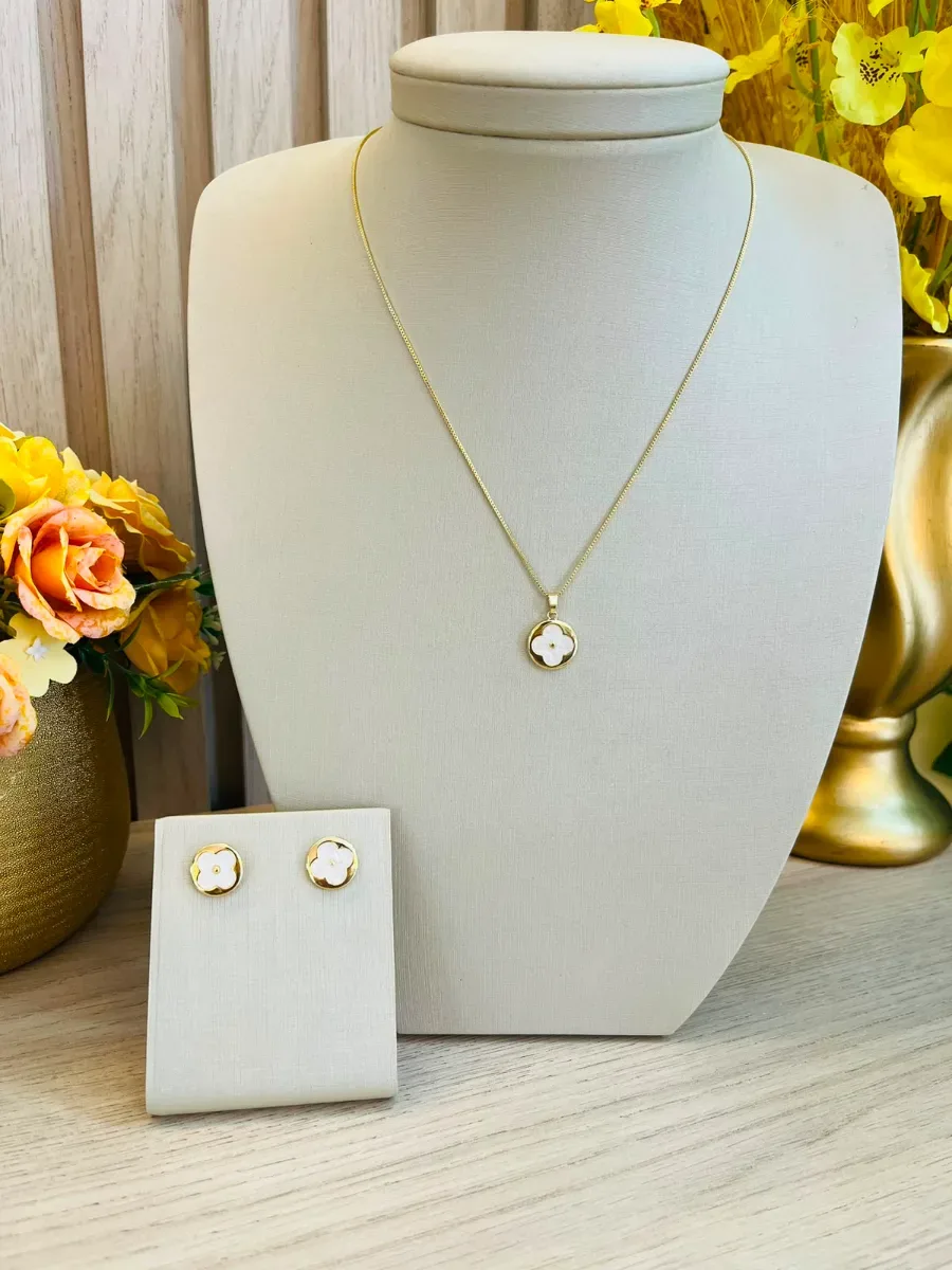 CONJUNTO DE TREVO PEDRA BRANCA