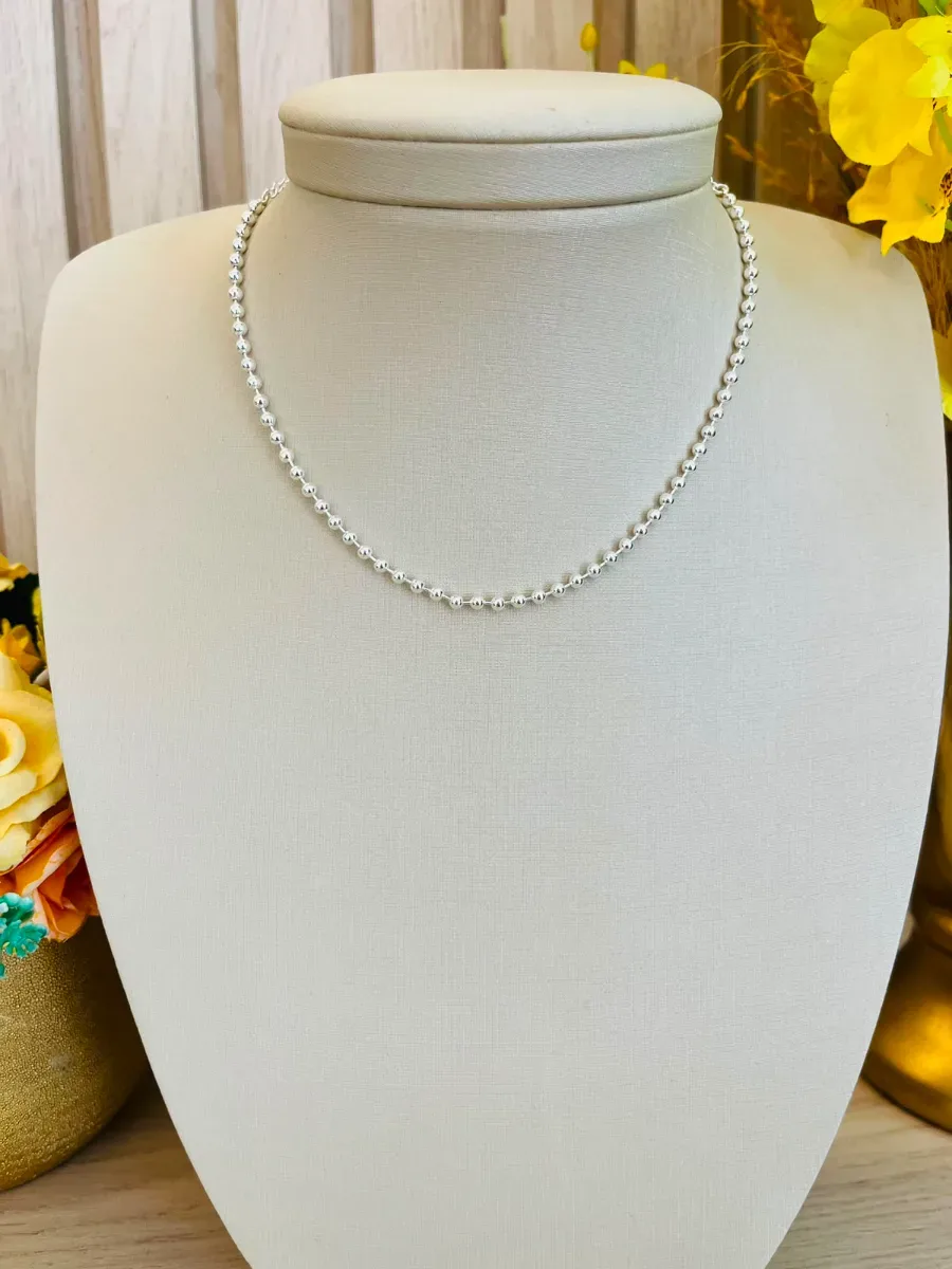 CHOKER FEITO DE BOLINHAS
