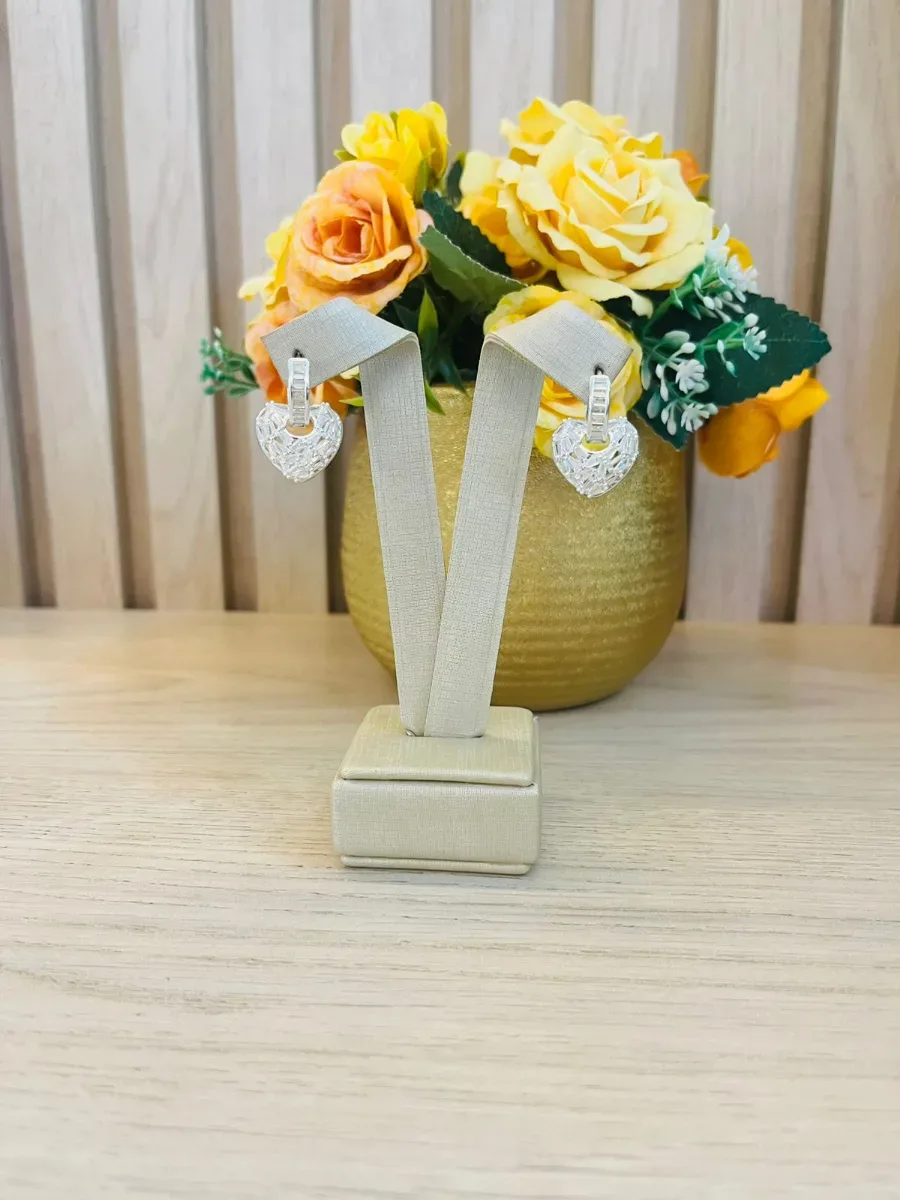 BRINCO ARGOLINHA CORAÇÃO NAVARRETE